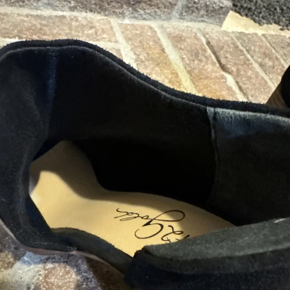 42 Gold Womens Open Toe Bootie Size 6.5 Black Suede Block Heel Slouchy